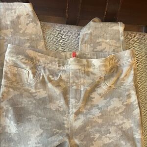 SPANX Camouflage Leggings - Green and Tan